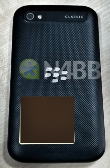 Живые фотографии и характеристики QWERTY-смартфона BlackBerry Classic-2