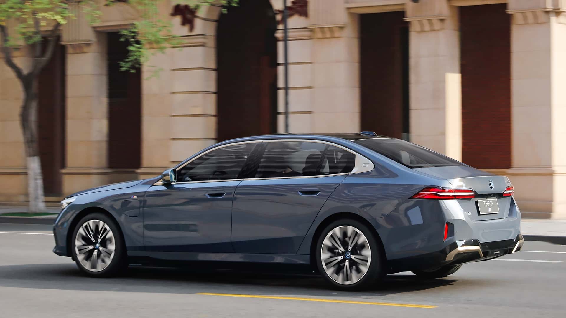 BMW i5 LWB та BMW 5er Limousine для Китаю 2024