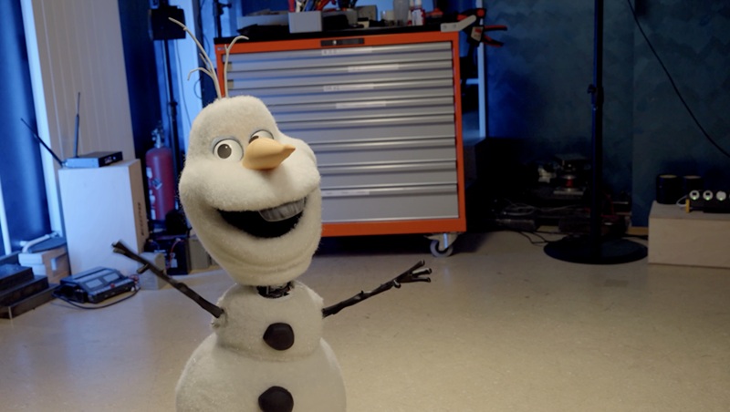 Animatronic Olaf during the presentation