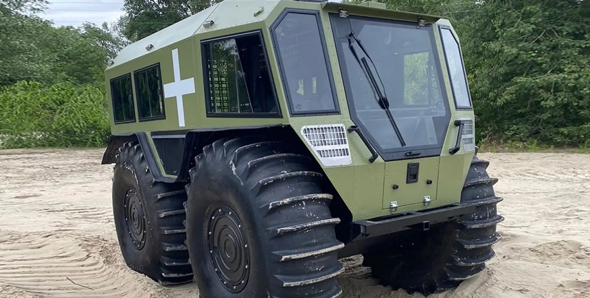 The Ukrainian Army will receive a new domestic all-terrain amphibious vehicle "TAKHA", which can cope with most types of obstacles