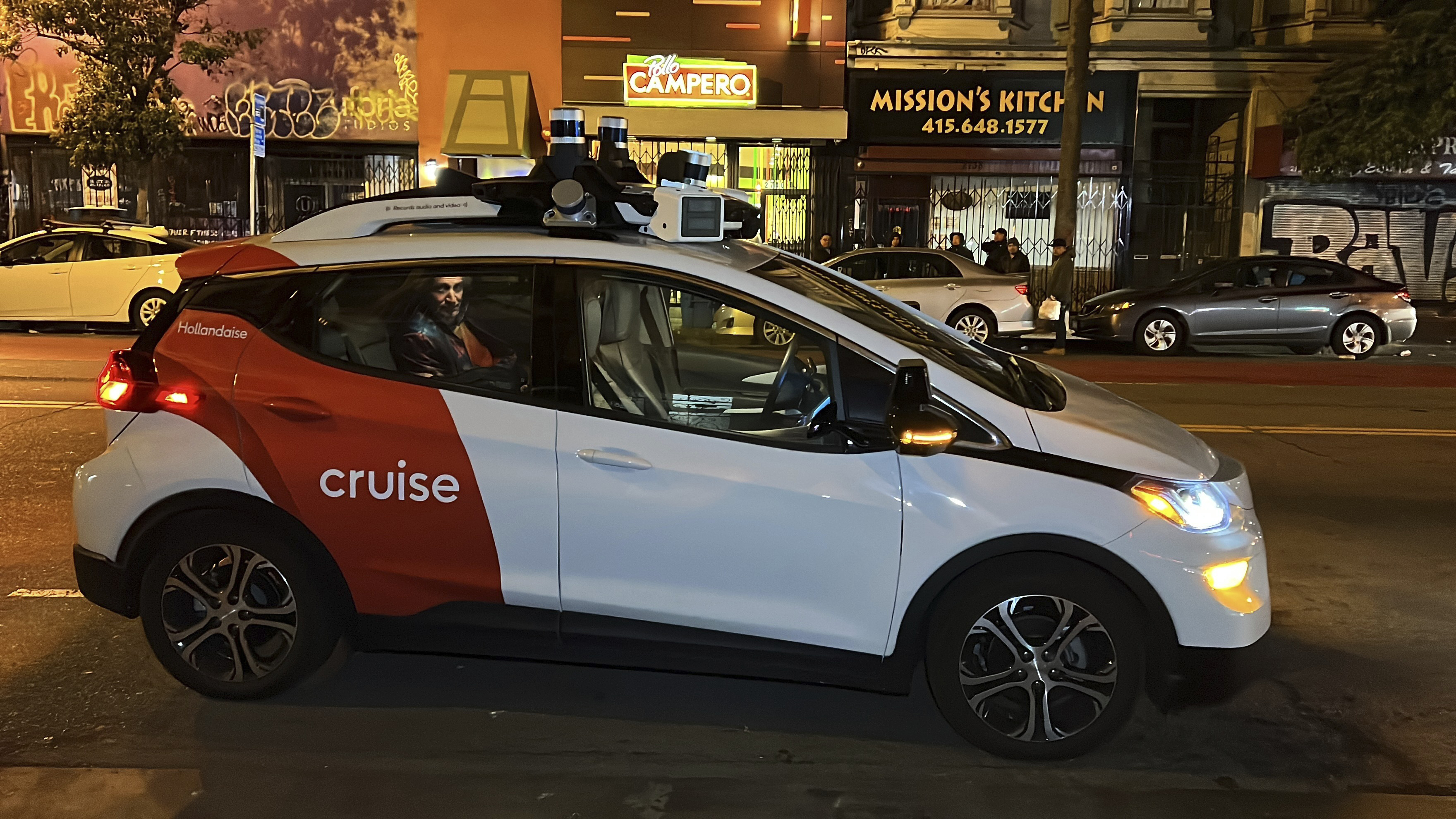 Cruise suspends robotaxi operations in the US after losing its licence in California