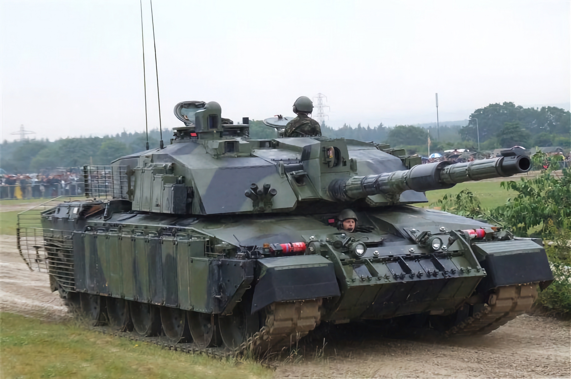 Not only Leopard 2: the AFU may receive British Challenger 2 tanks