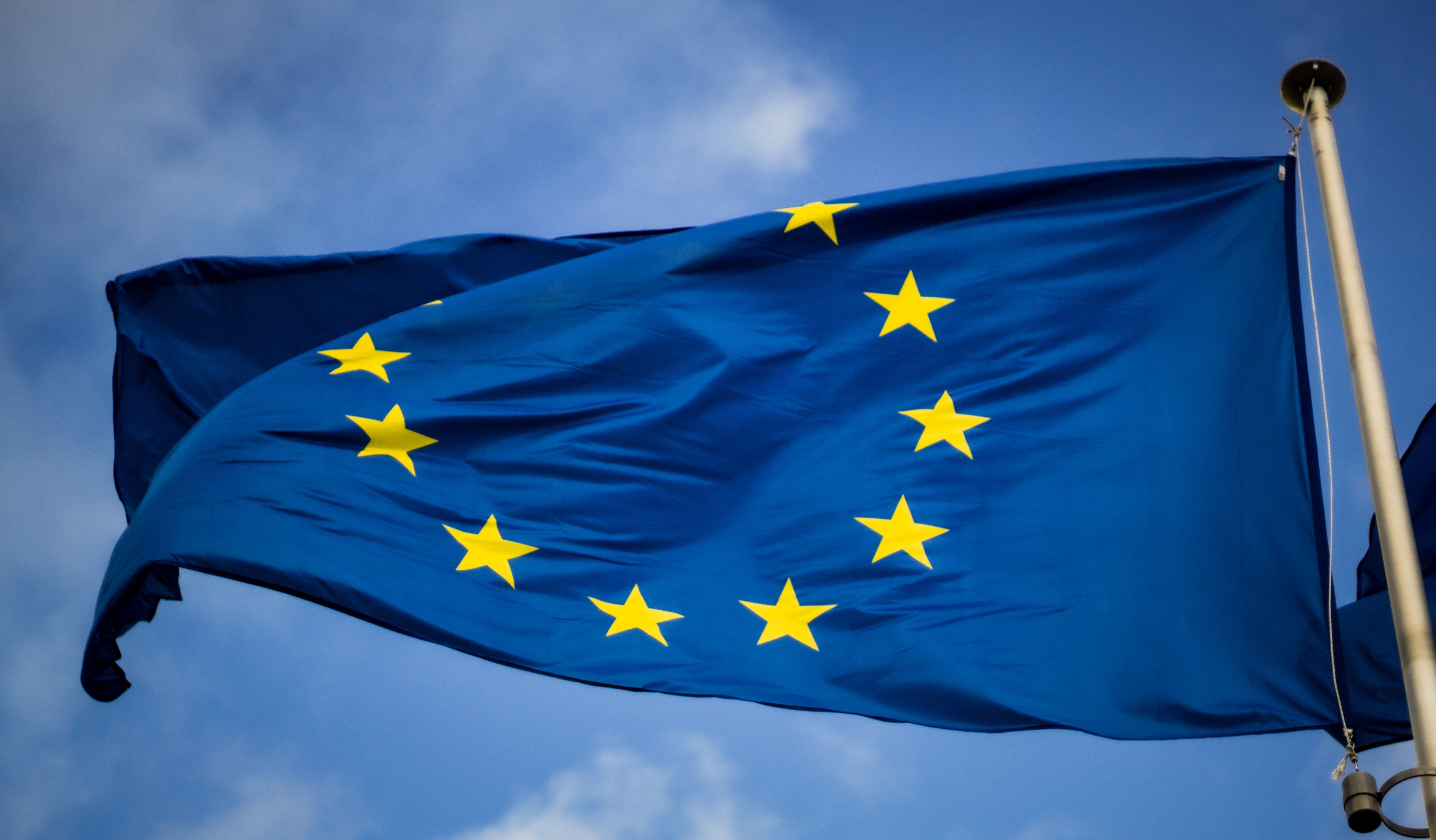EU godkjenner regler for å regulere teknologier for kunstig intelligens