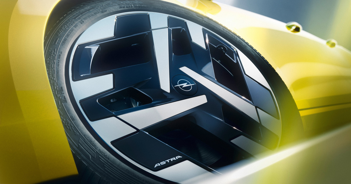 Передня частина нового Opel Astra