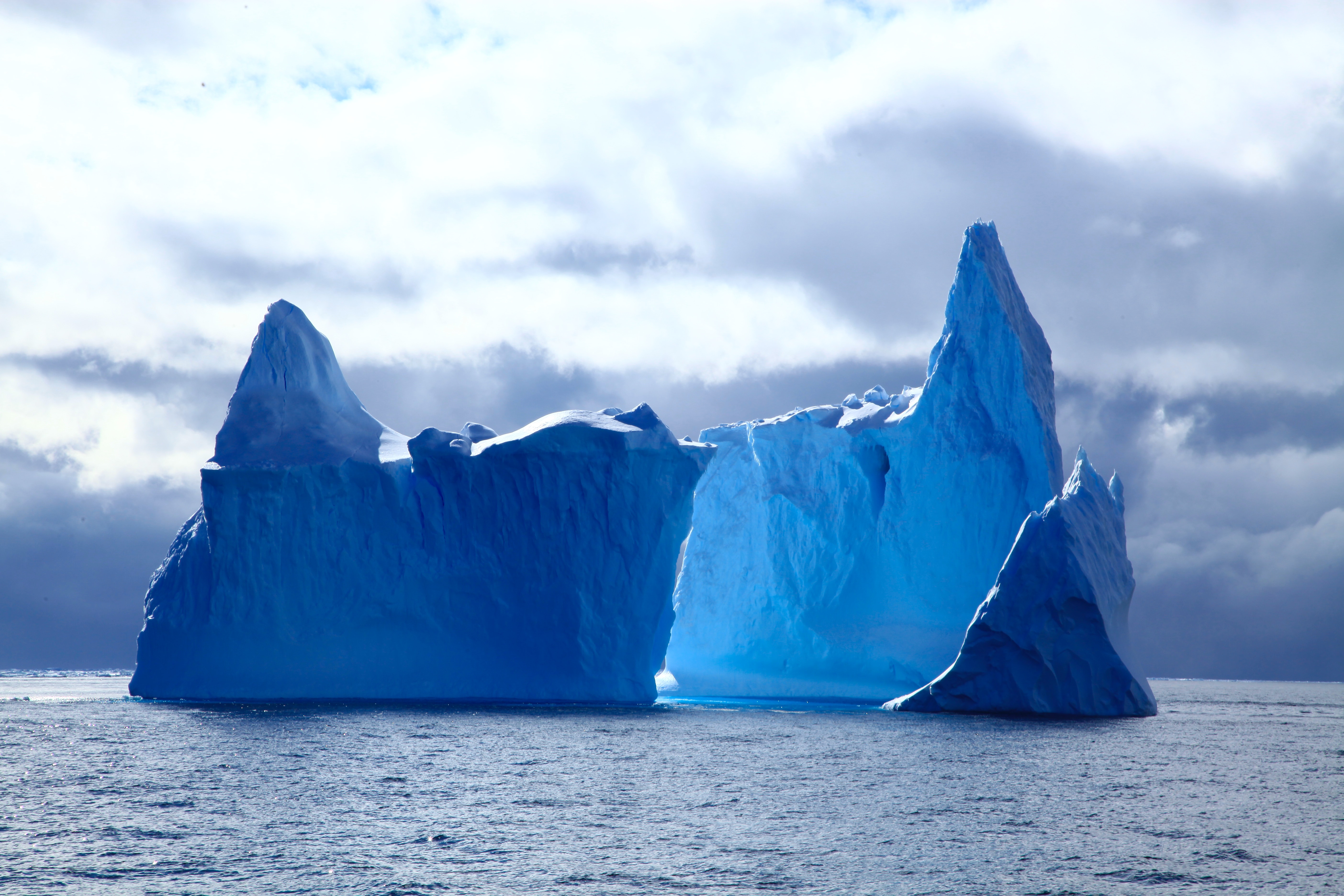 Des scientifiques ont créé un réseau neuronal qui cartographie les grands icebergs 10 000 fois plus vite que les humains.