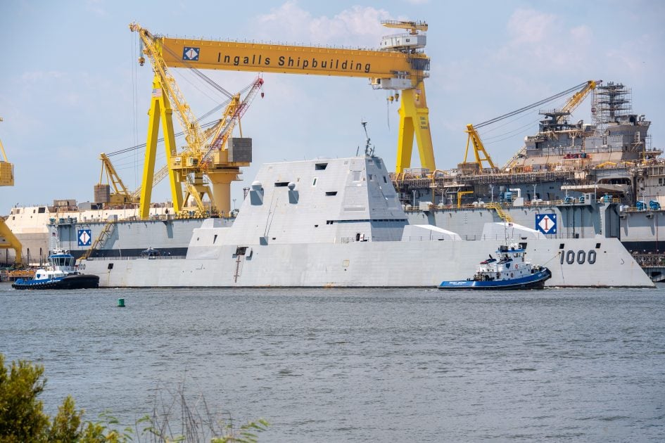 De USS Zumwalt, Amerika's meest geavanceerde destroyer, is aangekomen op de scheepswerf voor de installatie van het Conventional Prompt Strike niet-nucleaire hypersonische wapen.