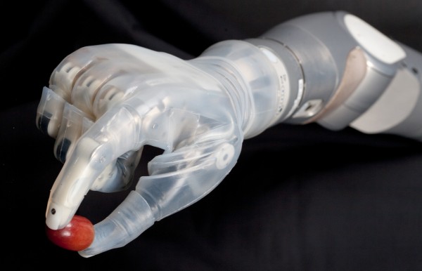 Интересные видео недели: искусственные когти Росомахи и 3D-печать с помощью квадрокоптеров