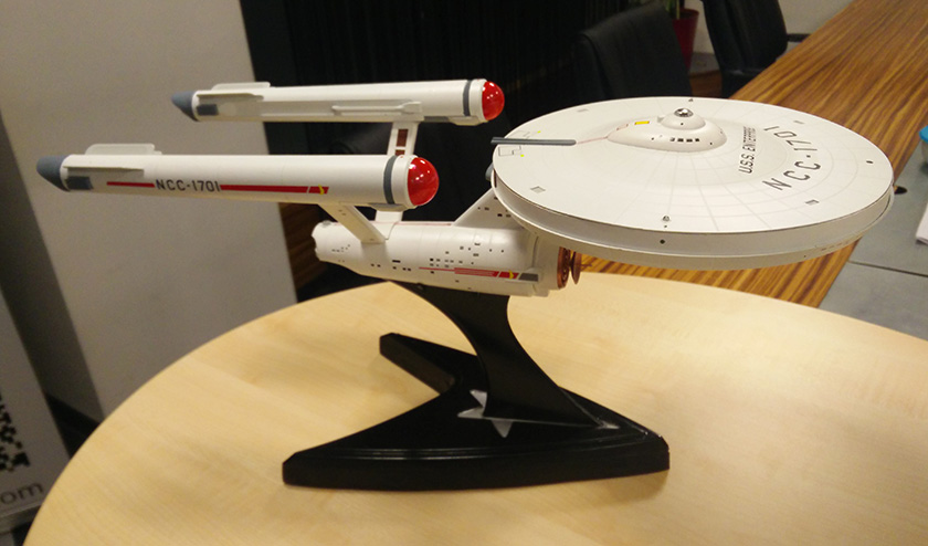 Wi-Fi роутер в виде USS Enterprise из Star Trek (видео)