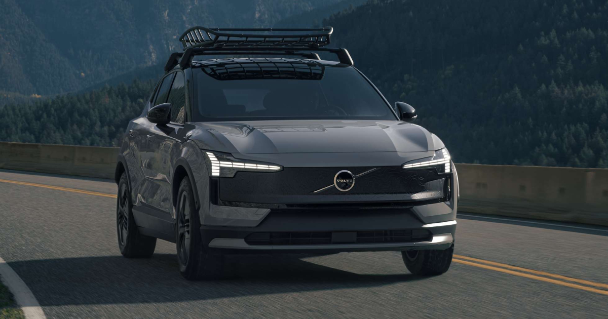 Вид нового Volvo EX30 Cross Country