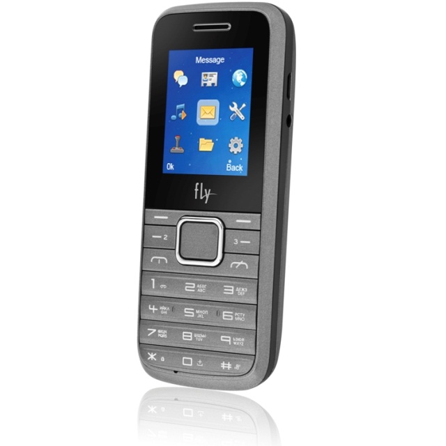 Fly TS91: простой мобильный телефон с поддержкой работы с тремя SIM-картами в режиме ожидания