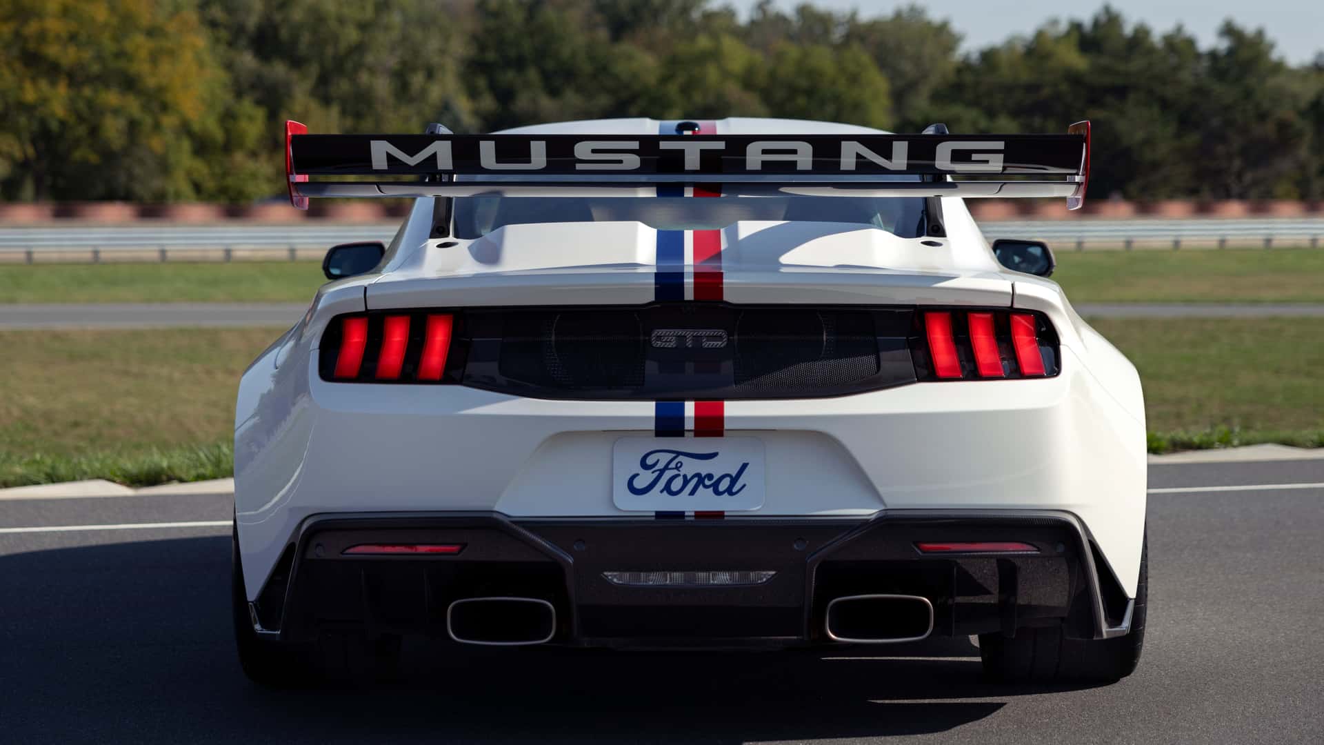 Ford Mustang GTD Spirit of America - 2.