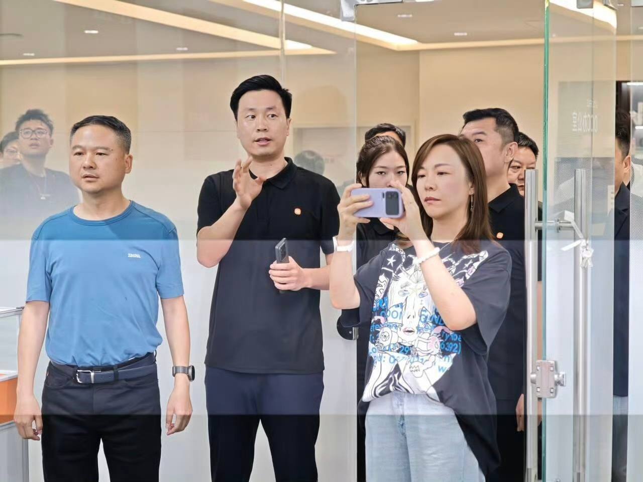 Xiaomi 16 Pro Max display