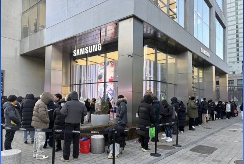 Samsung Galaxy Z TriFold в сложенном виде