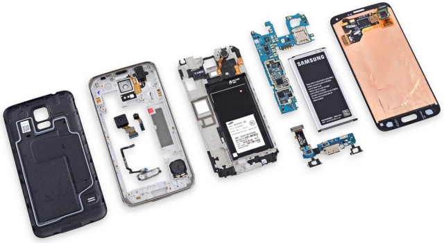 Мастера iFixit препарировали флагманский смартфон Samsung Galaxy S5-11