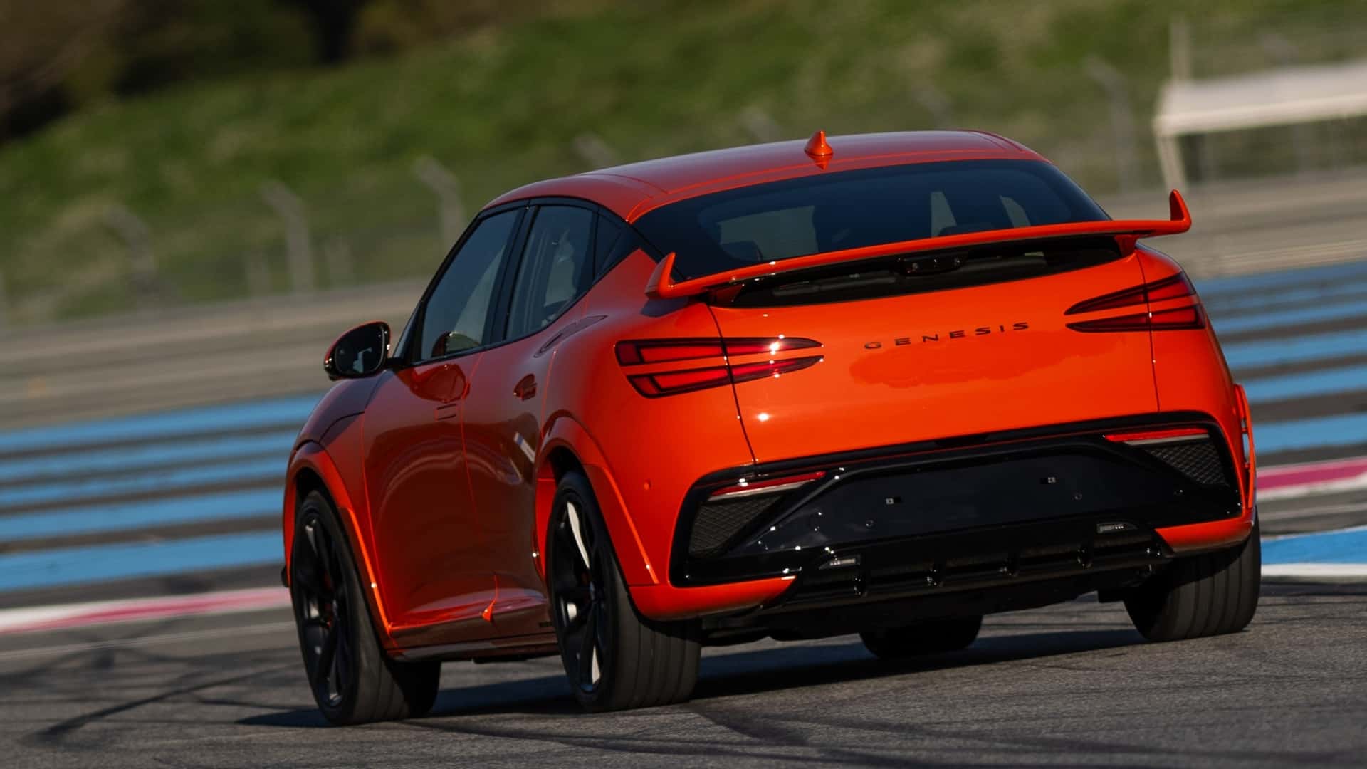 Genesis GV60 Magma на трек-кольце Поля Рикара