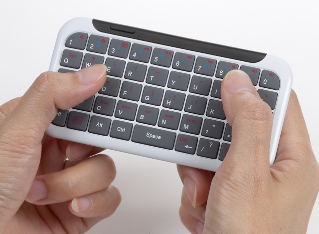 Genius Mini LuxePad: bluetooth-клавиатура размером с ладонь