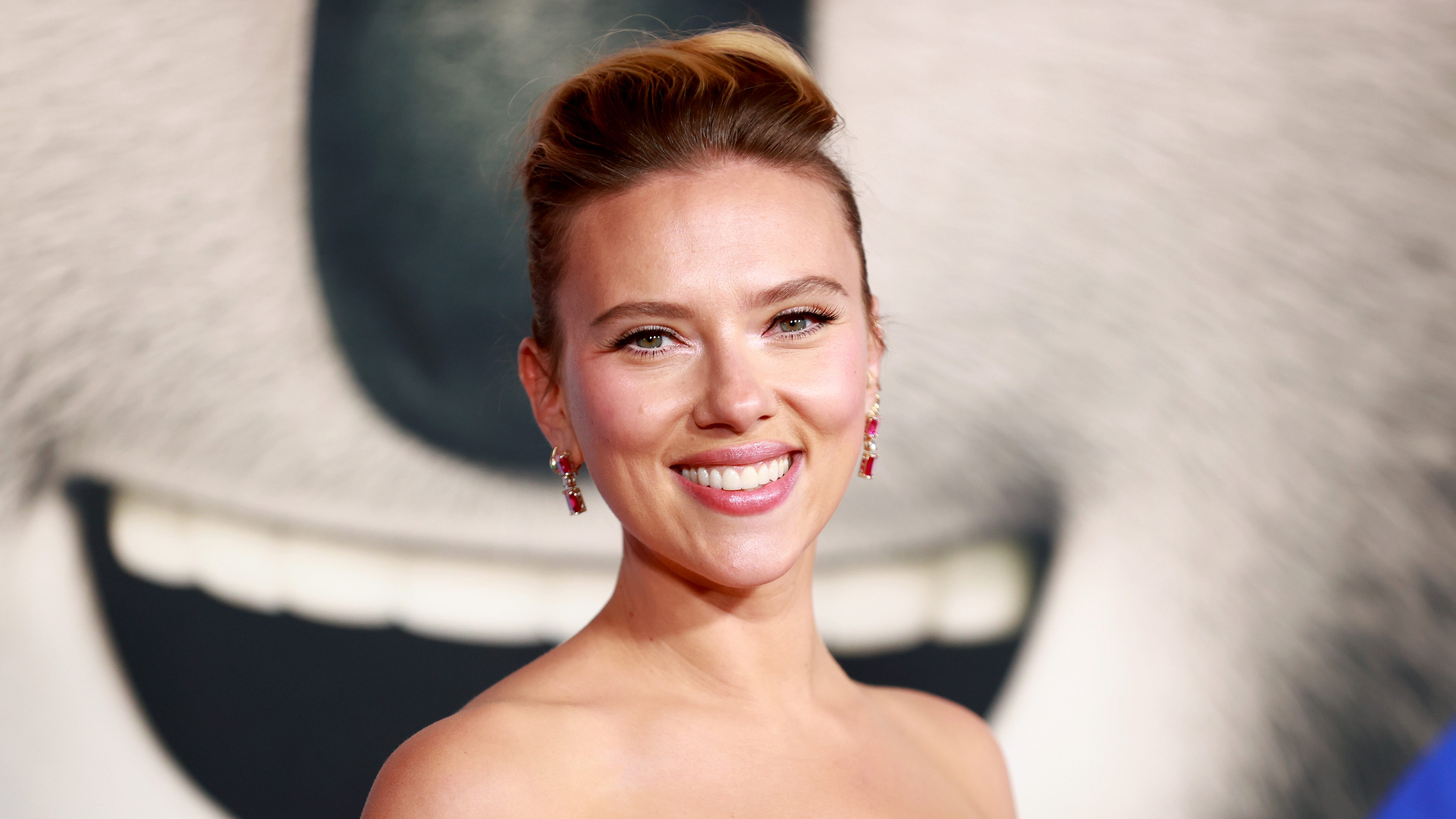 Scarlett Johansson saksøker utviklerne av en AI-app for å ha klonet stemmen hennes i reklame.
