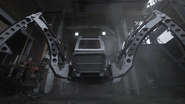 3 видео дня: Sony Z vs серная кислота, гексапод Mantis и аттракцион на самоуправляемой машине