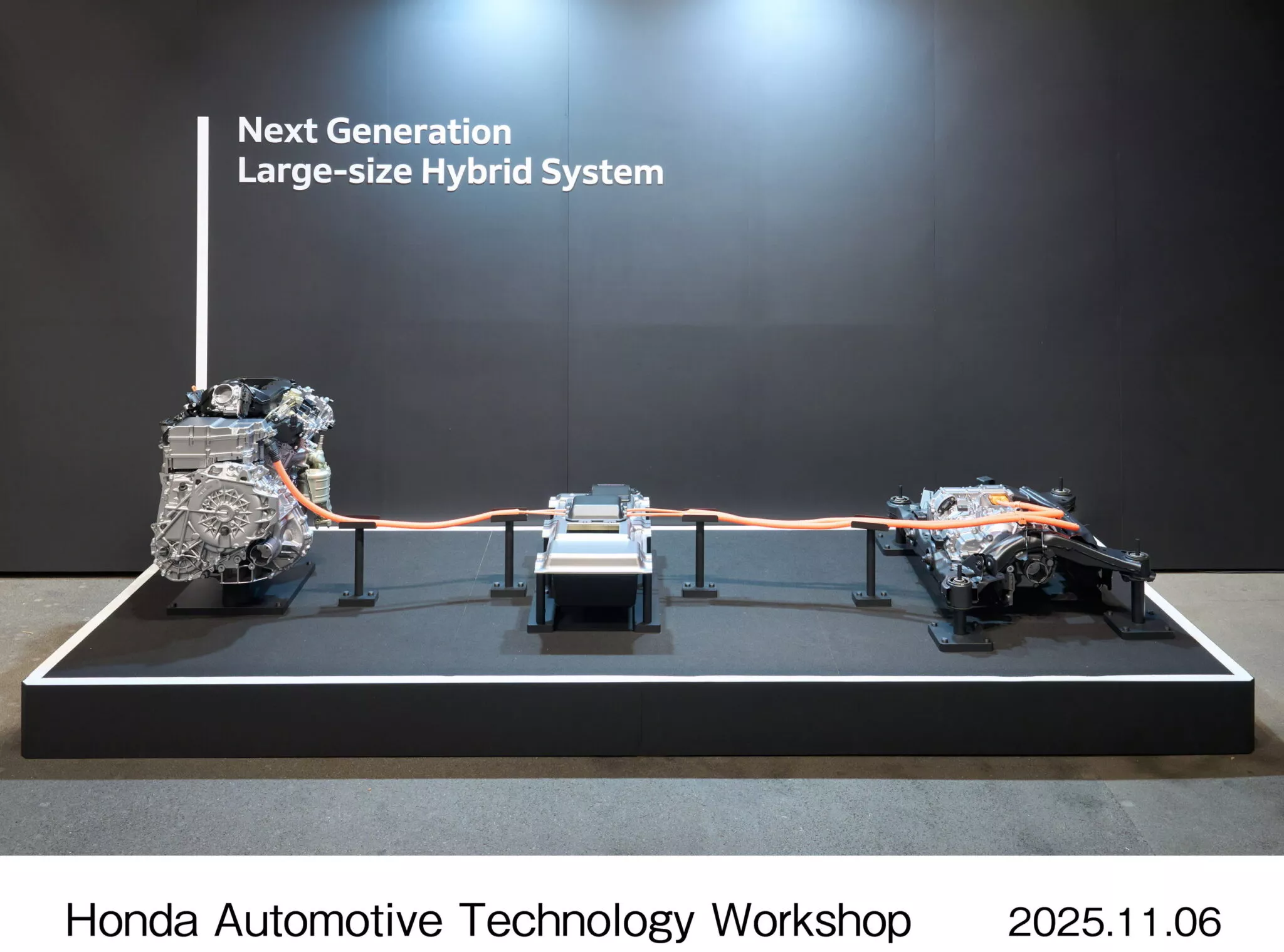 Презентация нового гибридного V6 на мероприятии Honda