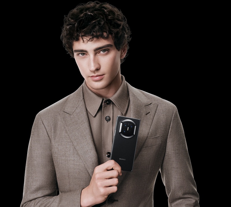 Huawei Mate X7 в цвете Obsidian Black