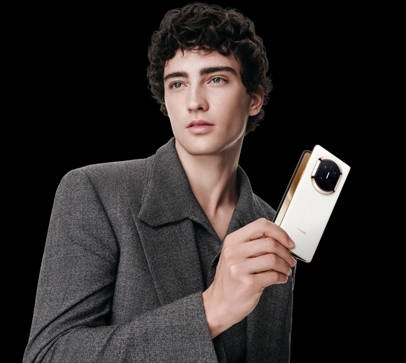 Huawei Mate X7 в цвете Cloud White