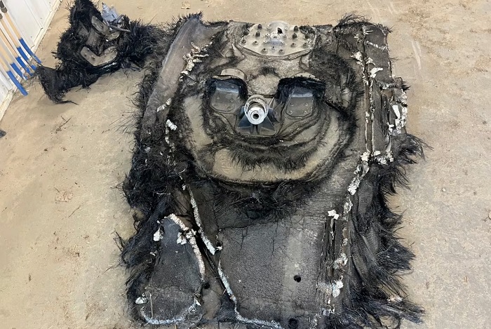 "Cadeau du ciel : un agriculteur canadien a trouvé dans son champ un débris spatial de 40 kg, probablement l'épave d'une fusée SpaceX.-2