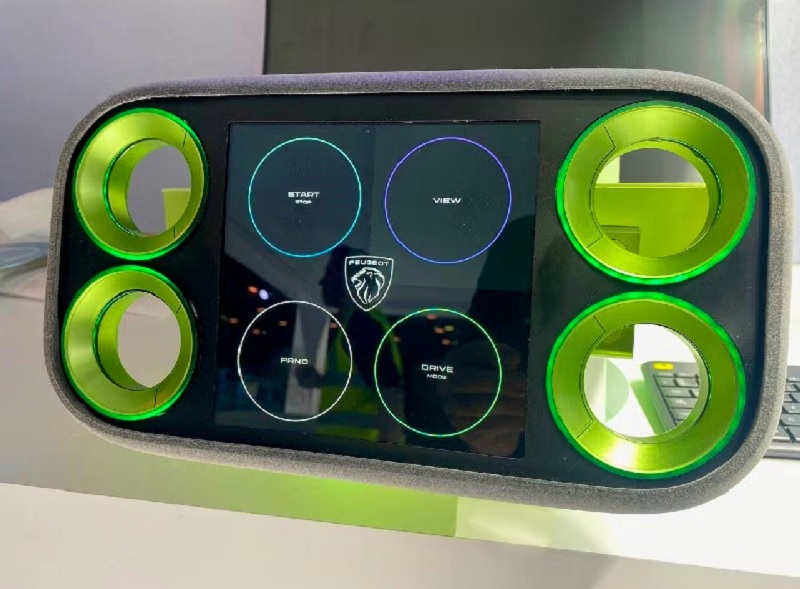 Peugeot is working on Hypersquare, a next-generation car steering wheel with touchpads and additional functionality-3