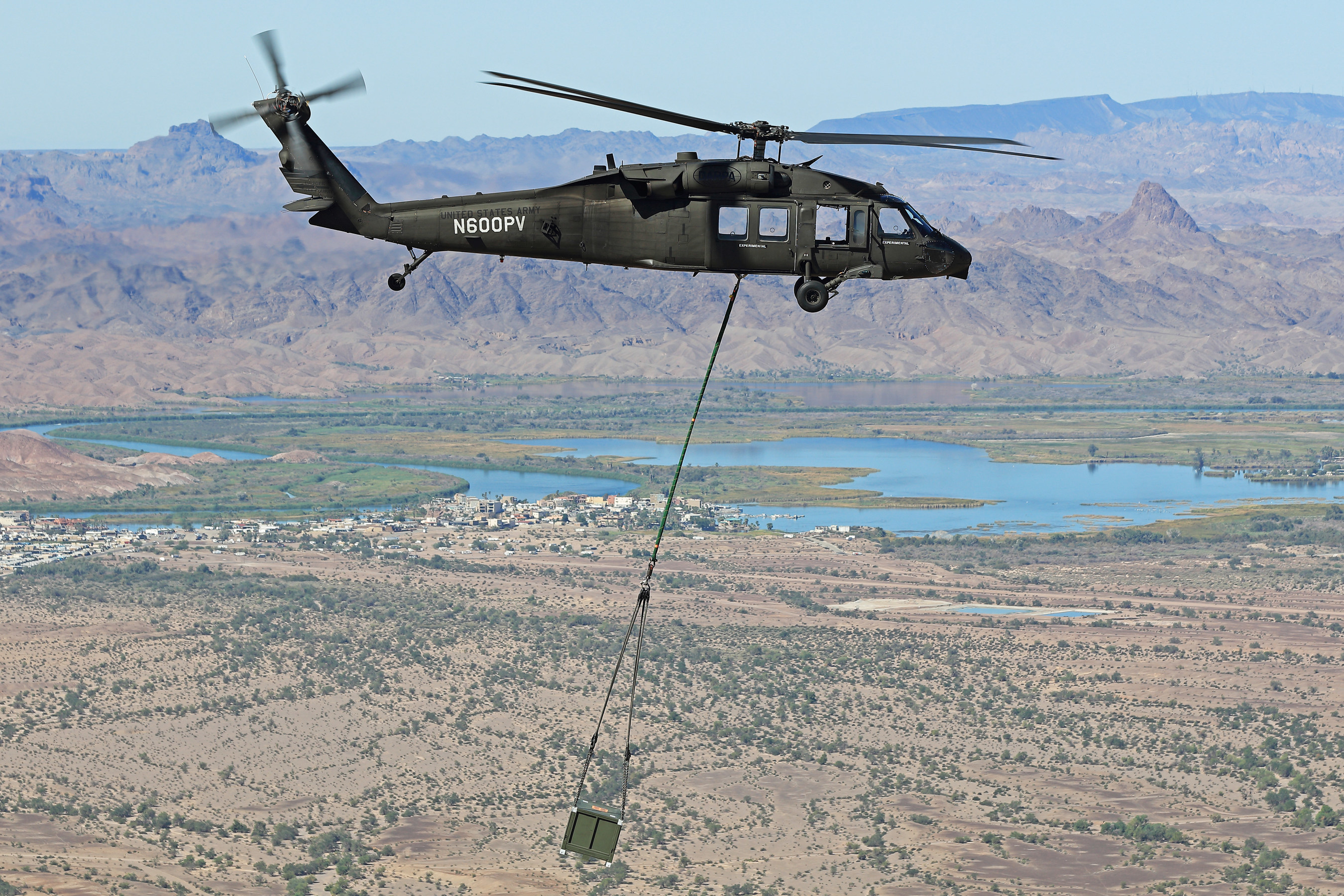 Lockheed Martin convirtió un helicóptero militar Black Hawk en un dron: entregó con éxito un paciente y 1.000 kg de carga