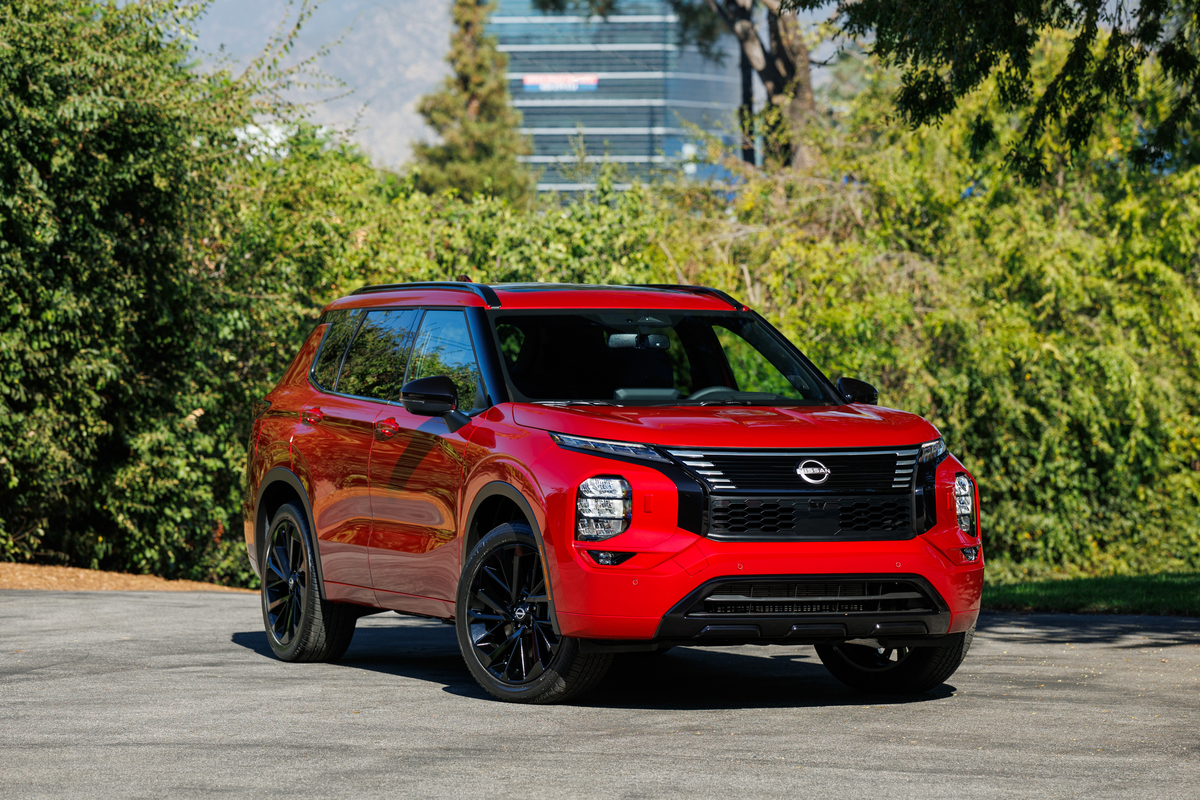 2026 Nissan Rogue PHEV передній вигляд