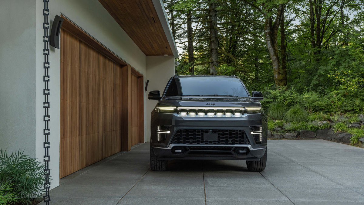 Image of Grand Wagoneer 2026 - rear