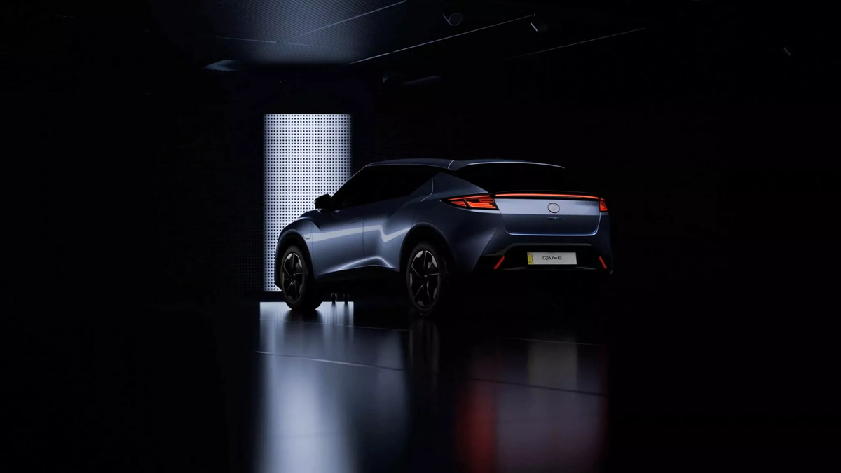 Вид сбоку Perodua QV-E