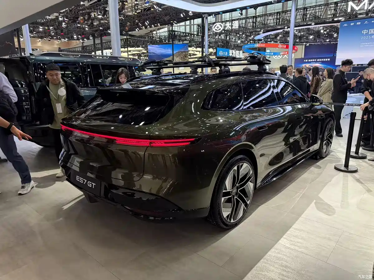 Daytime running lights of Exlantix ES7 GT