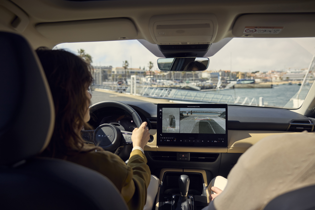 Mazda CX-5 на дороге