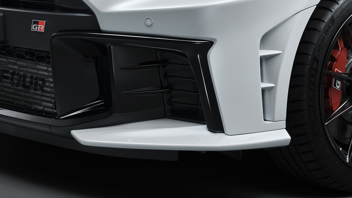 Передний вид Toyota GR Yaris Aero Performance