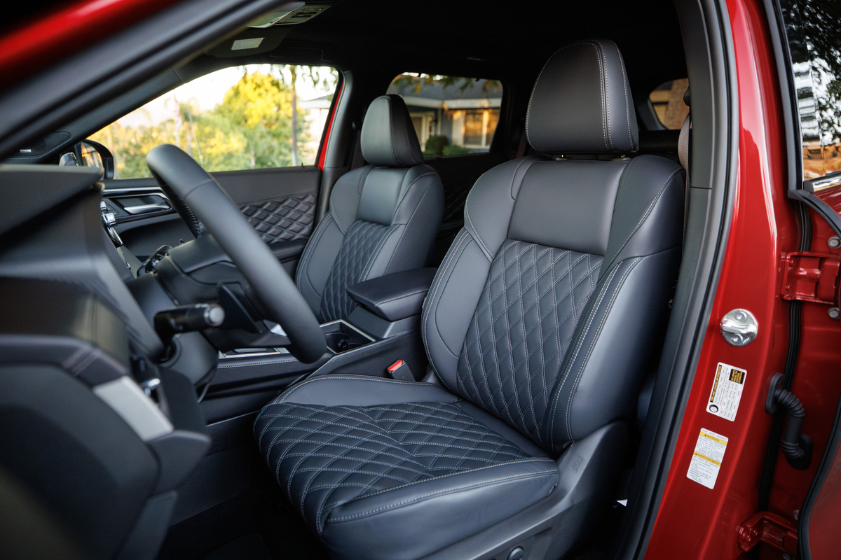 Цифрова панель 2026 Nissan Rogue PHEV