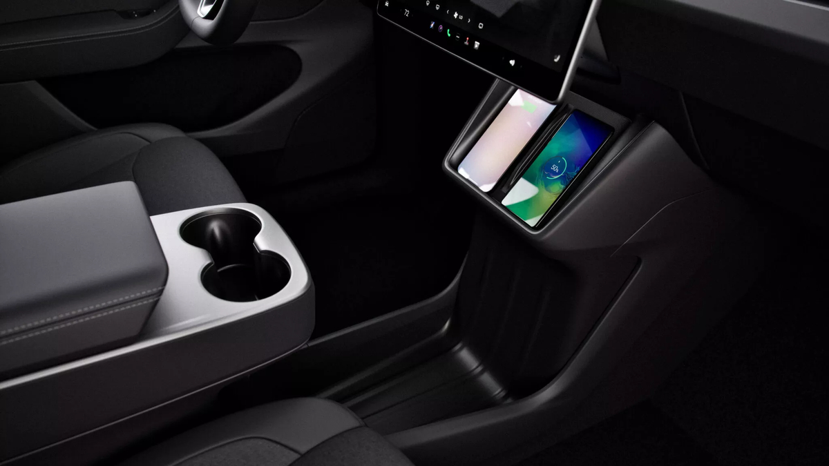 Controls of Tesla Model Y Standard