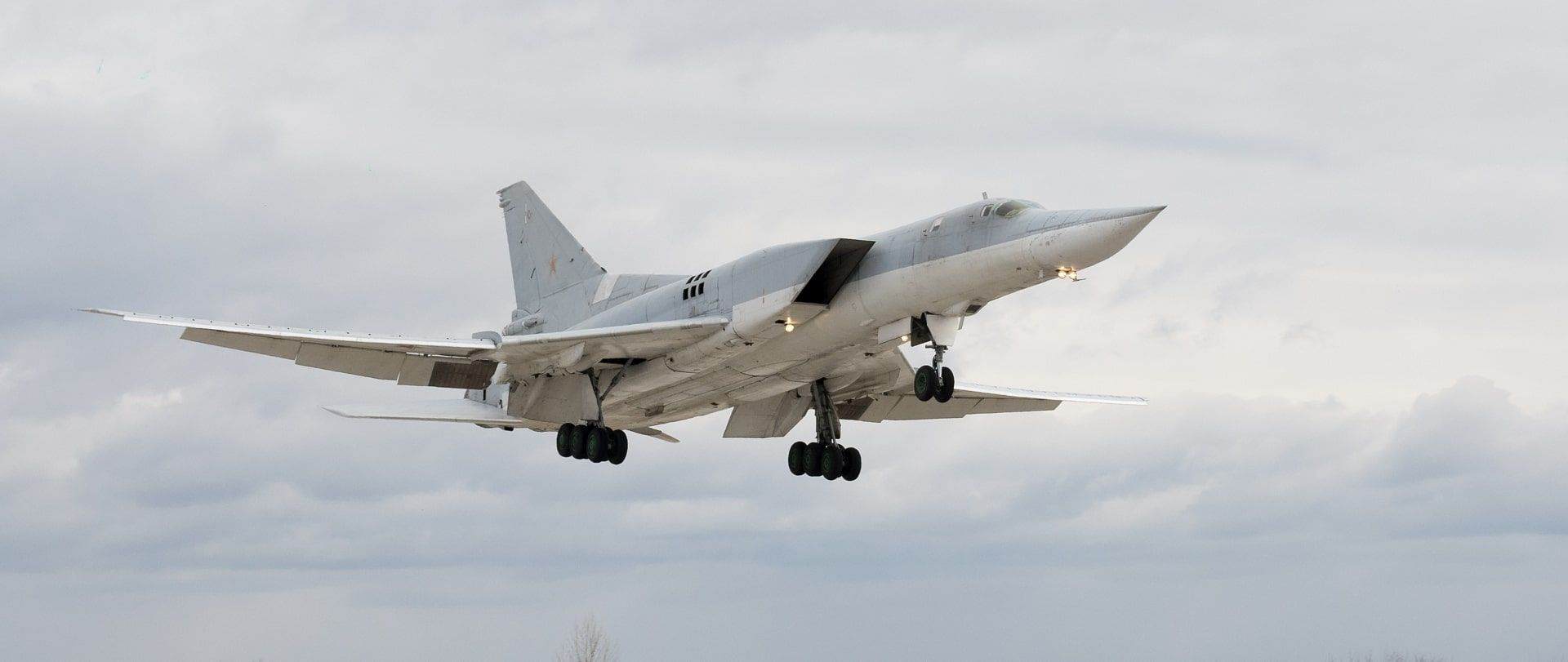 La Russia ha confermato ufficialmente che un drone ucraino Tu-141 modificato in missile ha danneggiato 3 bombardieri-missili strategici Tu-22M3.