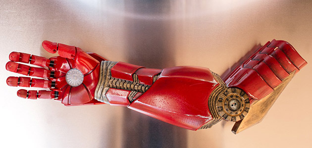 Интересные видео недели: протез руки Iron Man, трейлер к сериалу Сорвиголова и робот-саламандра
