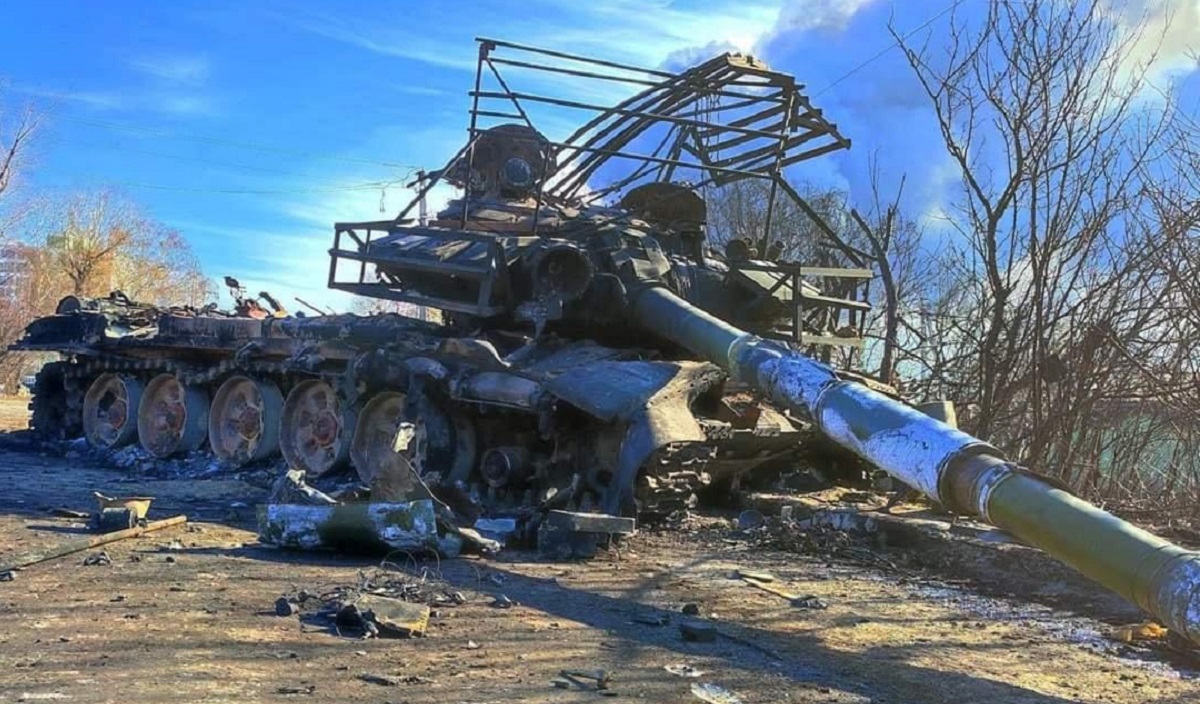 Visuell bestätigte Verluste an Ausrüstung der russischen Armee erreichten 10.000 Einheiten: allein mehr als 3.300 Panzer wurden zerstört.