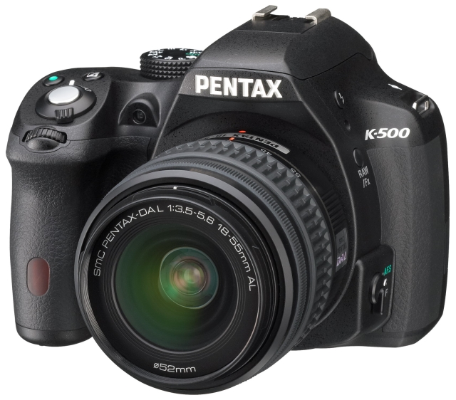 Зеркальная фотокамера начального уровня Pentax K-500 поступила в продажу
