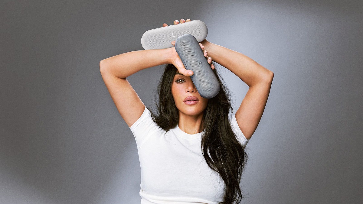 Kim Kardashian and Apple have unveiled the Beats Pill wireless speaker in two new colours