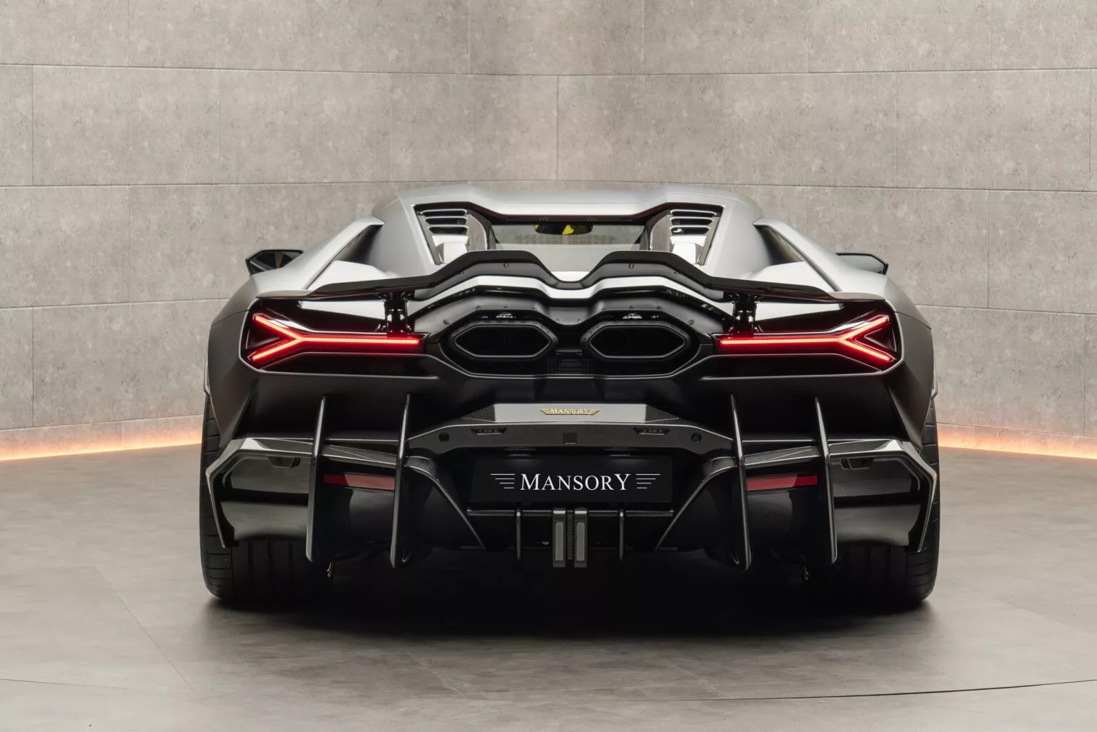 FV.10 alloy wheels on the Lamborghini Revuelto by Mansory