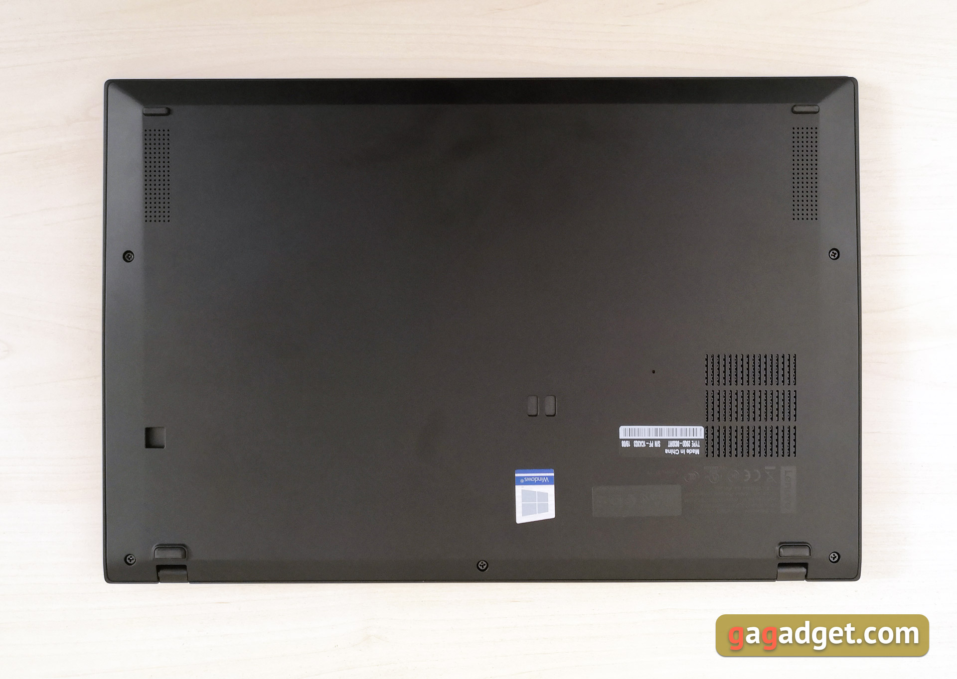 Огляд Lenovo ThinkPad X1 Carbon 7th Gen: оновлена ​​бізнес-класика-22