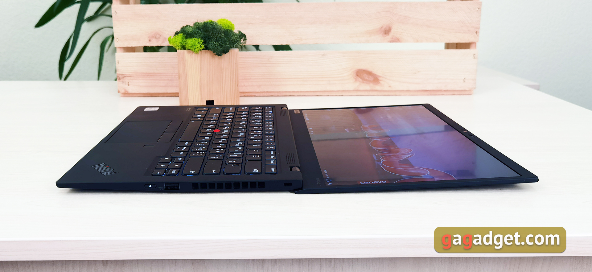 Обзор Lenovo ThinkPad X1 Carbon 8th Gen: нестареющая бизнес-классика-16