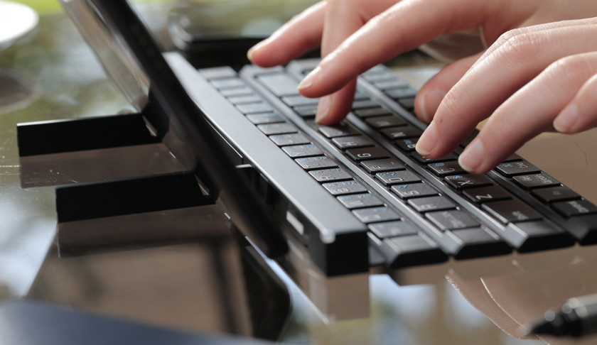LG Rolly Keyboard: жесткая сворачивающаяся клавиатура для мобильных устройств-3