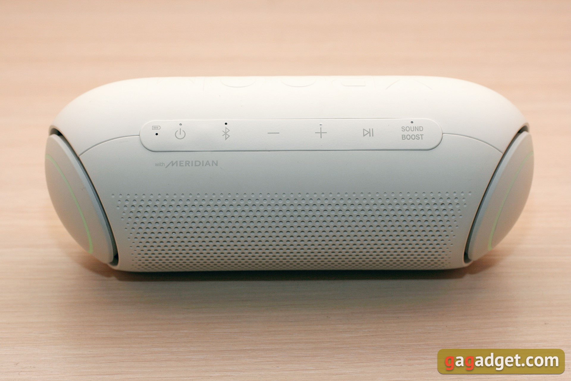 Panoramica della gamma di altoparlanti Bluetooth LG XBOOM Go: il magico pulsante "Sound Boost-25