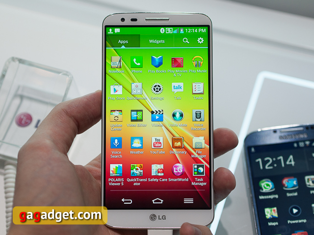 Первый взгляд на смартфон LG G2-7