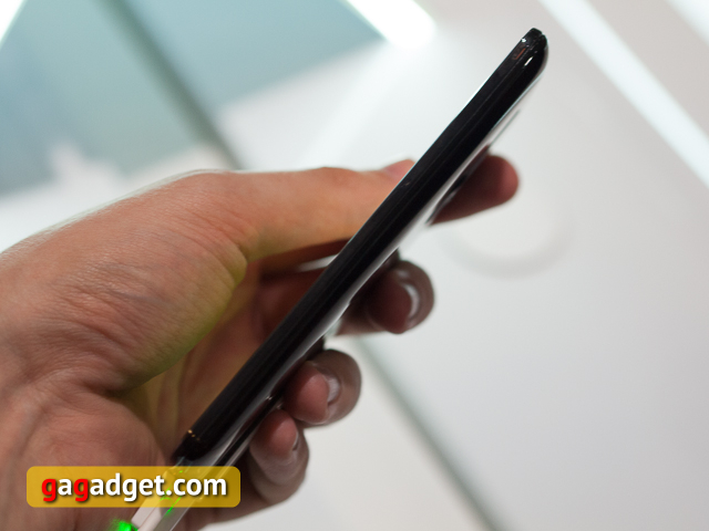 Первый взгляд на смартфон LG G2-6