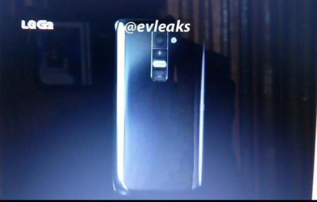 Первые рендеры LG Optimus G2 с интригующими кнопками на «спинке»