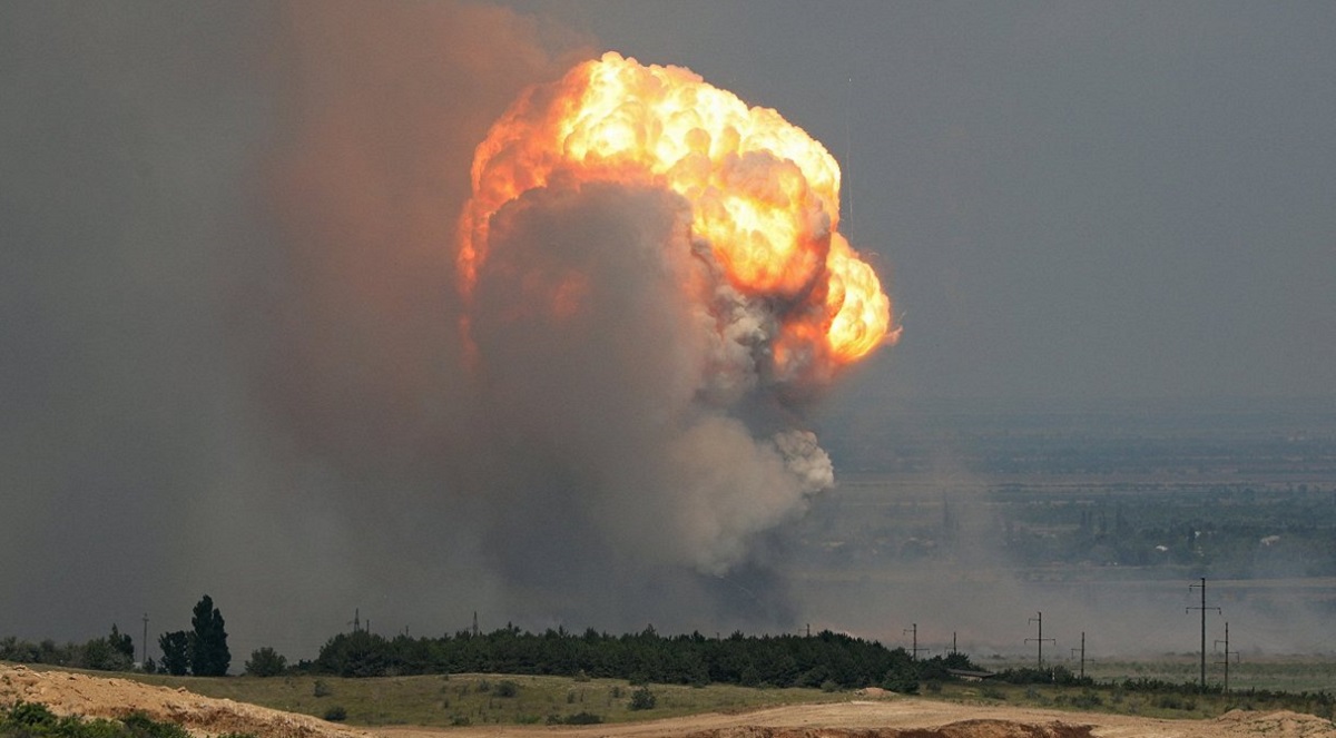 22,000 tonnes of ammunition goes up in flames - Ukraine destroys another major russian arsenal (video)